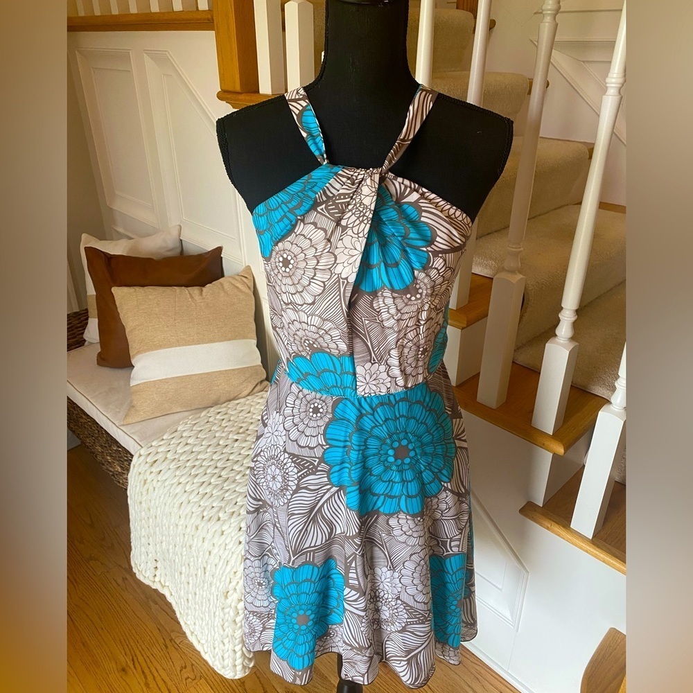 Women’s size 4 Trina Turk white/turquoise/gray floral halter dress 100%‎ silk